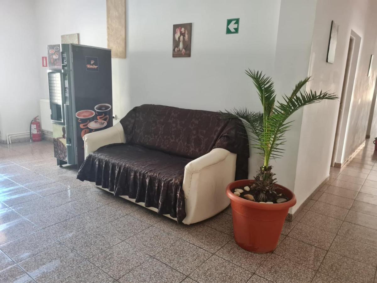 ホテル Casa Dobrescu Centura De Nord クラヨーヴァ エクステリア 写真