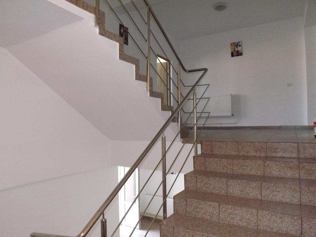 ホテル Casa Dobrescu Centura De Nord クラヨーヴァ エクステリア 写真